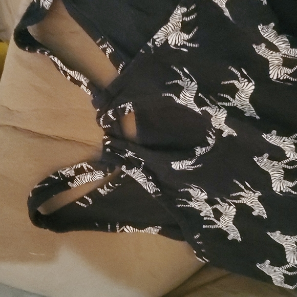 Shorts Romper - Picture 2 of 3